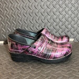 Dansko Clogs Purple Multi Color Crosshatch pattern comfort shoes Women Size 40